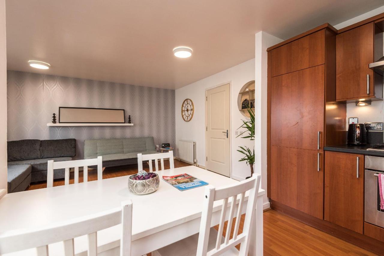 Modern Spacious 3 Bedroom City Centre Apartment - Free Parking - Private Balcony Единбург Екстер'єр фото